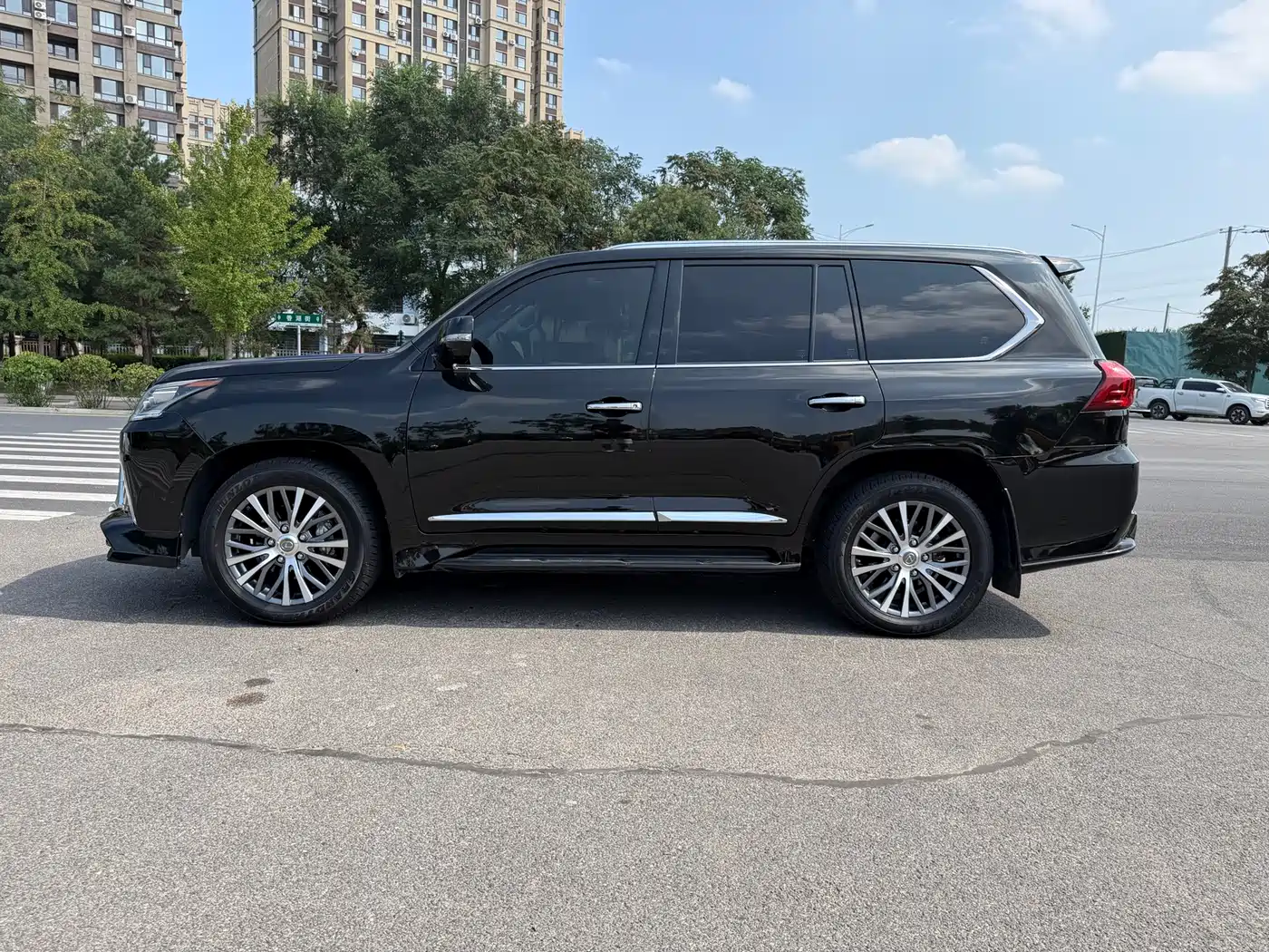 Фото 7 - Lexus LX
