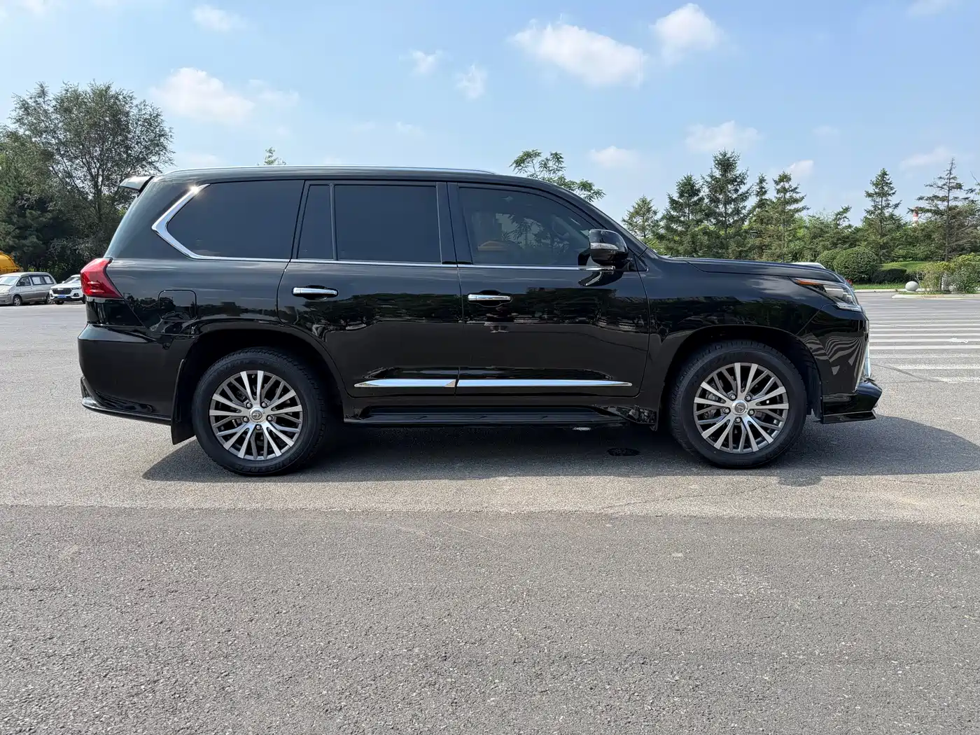 Фото 8 - Lexus LX