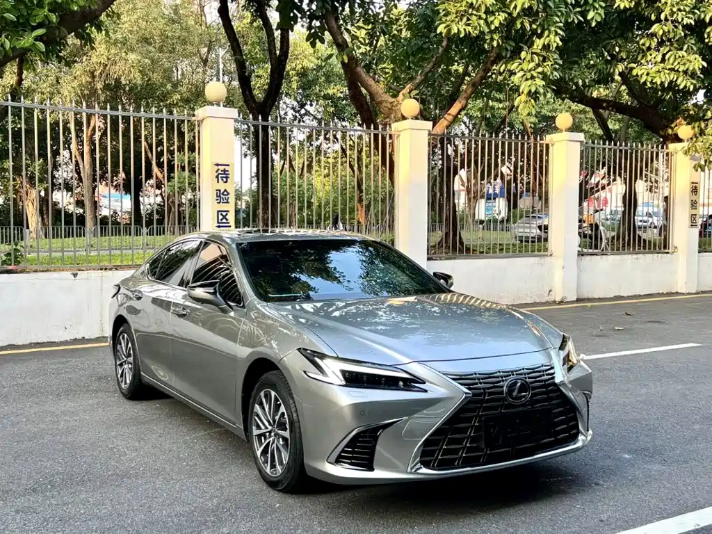 Lexus ES 2025 2025 200 Ultimate Edition
