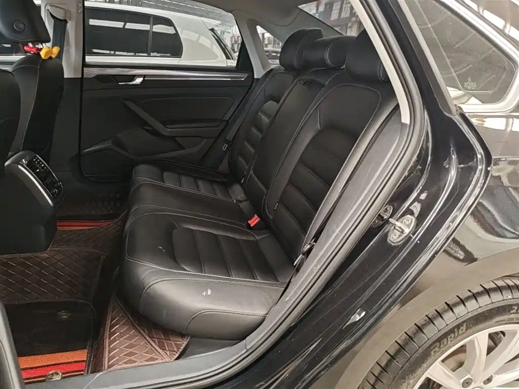 Volkswagen Passat 2017 330TSI DSG Prestige фото 17