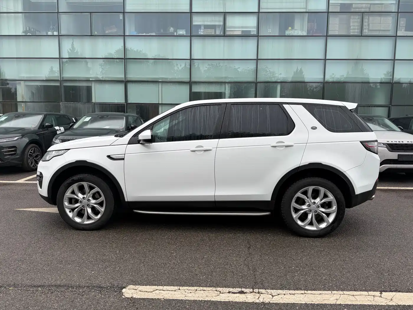 Land Rover Discovery Sport 2016 2.0T HSE фото 2