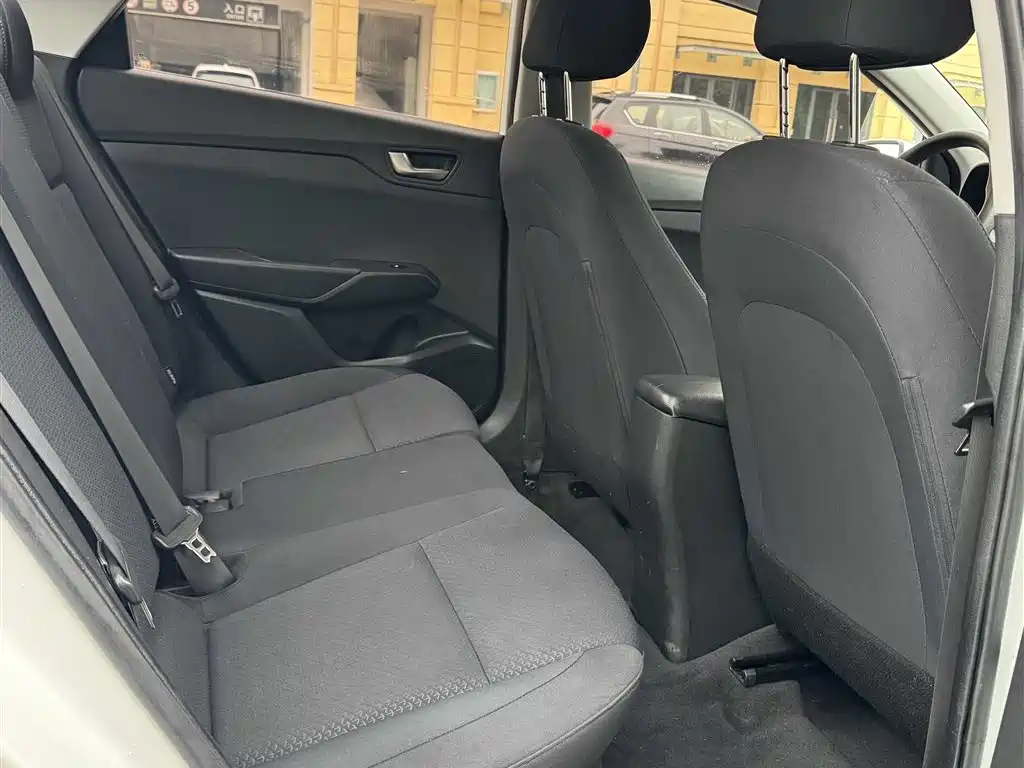 Hyundai Verna 2016 1.4L Automatic Cool Edition GLS фото 9