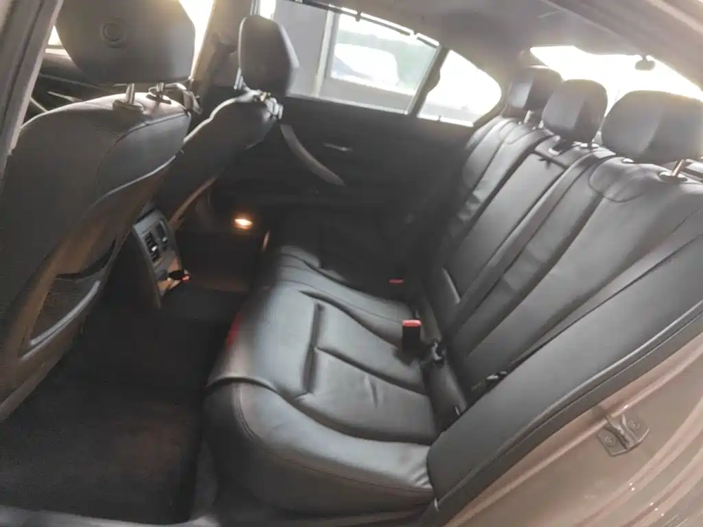 Photo 17 - BMW 3 Series