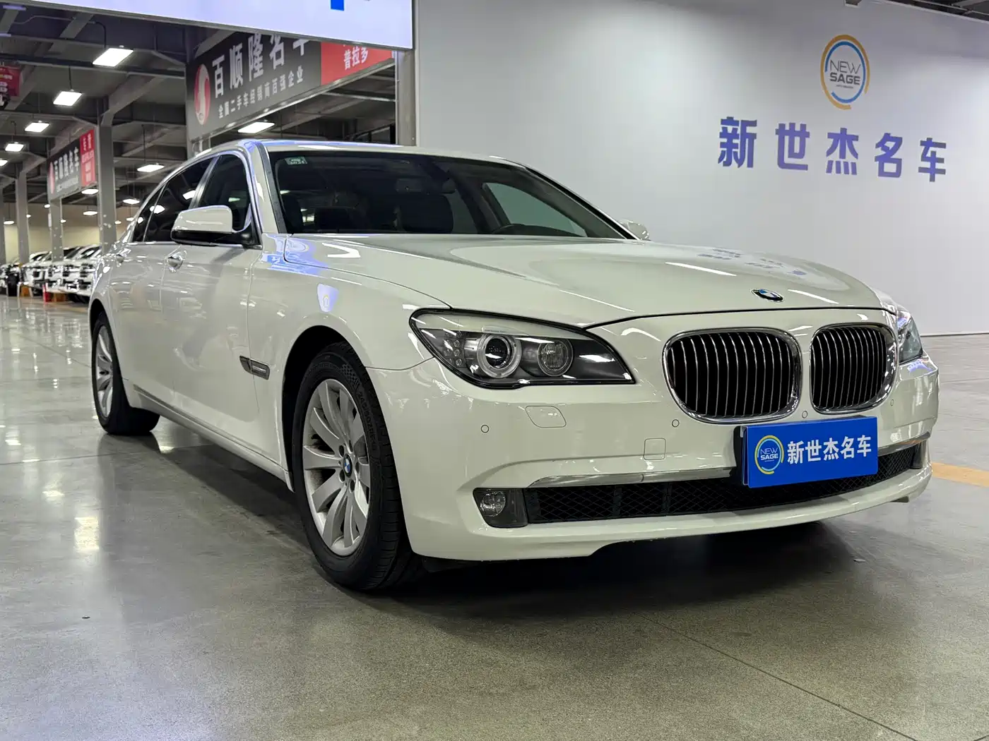BMW 7 Series 2009 Model 740Li Leading Edition фото 2