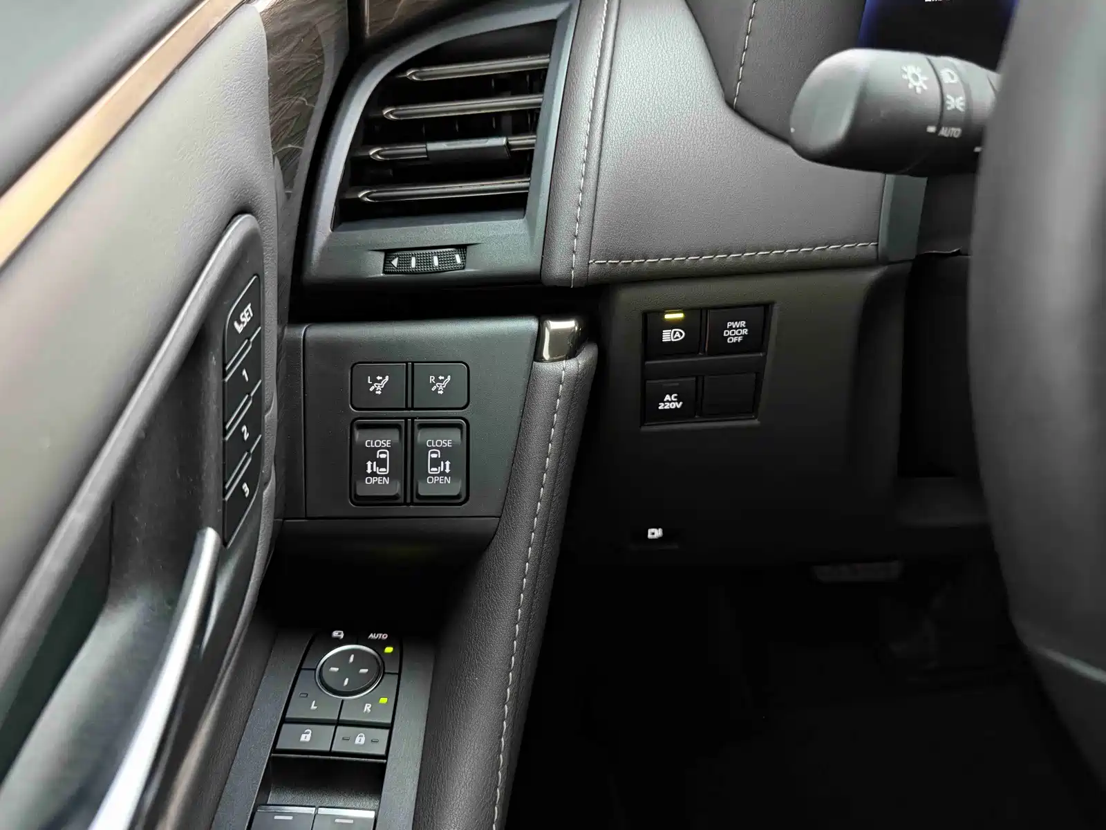 Фото 20 - Toyota Vellfire