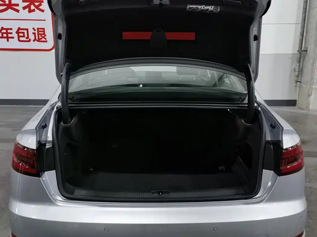 Фото 16 - Audi A4L