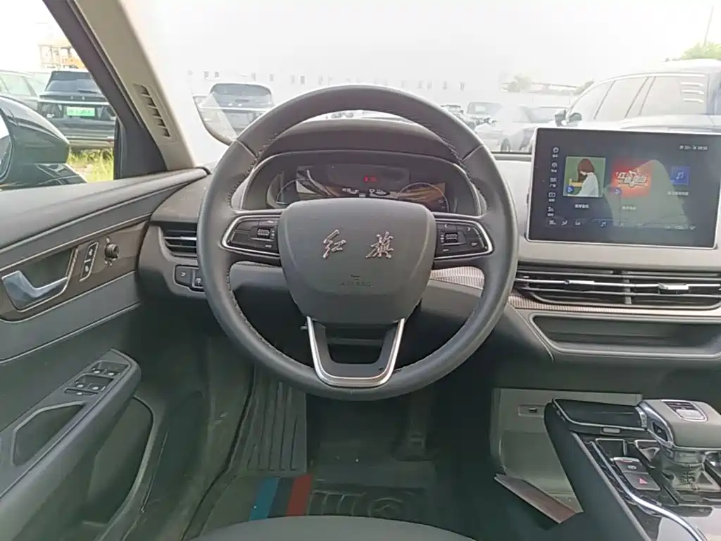 Photo 15 - Hongqi E-QM5