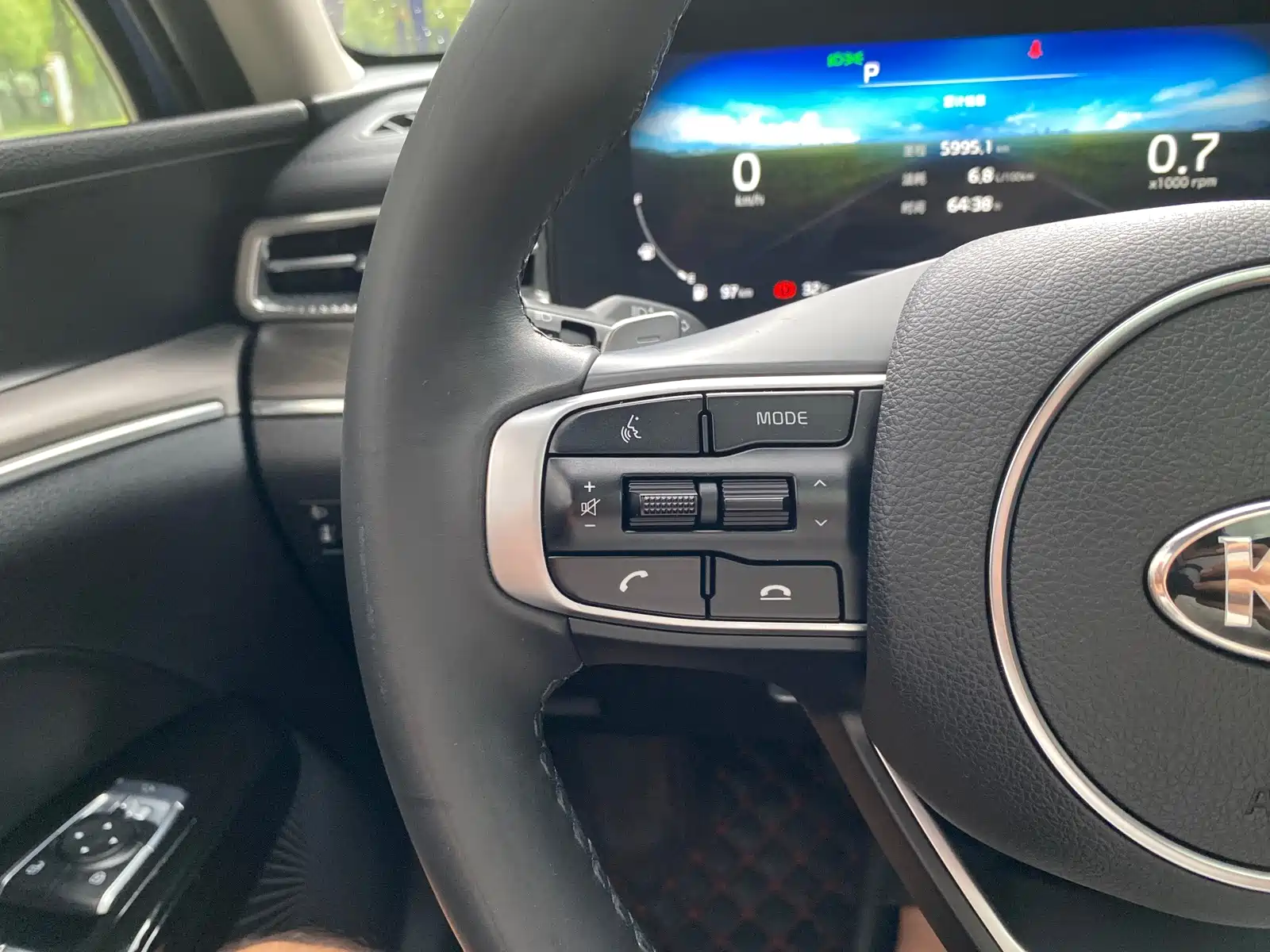 Photo 14 - Kia K5