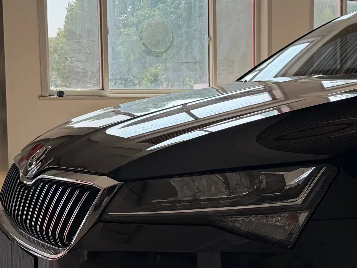 Photo 10 - Škoda Superb