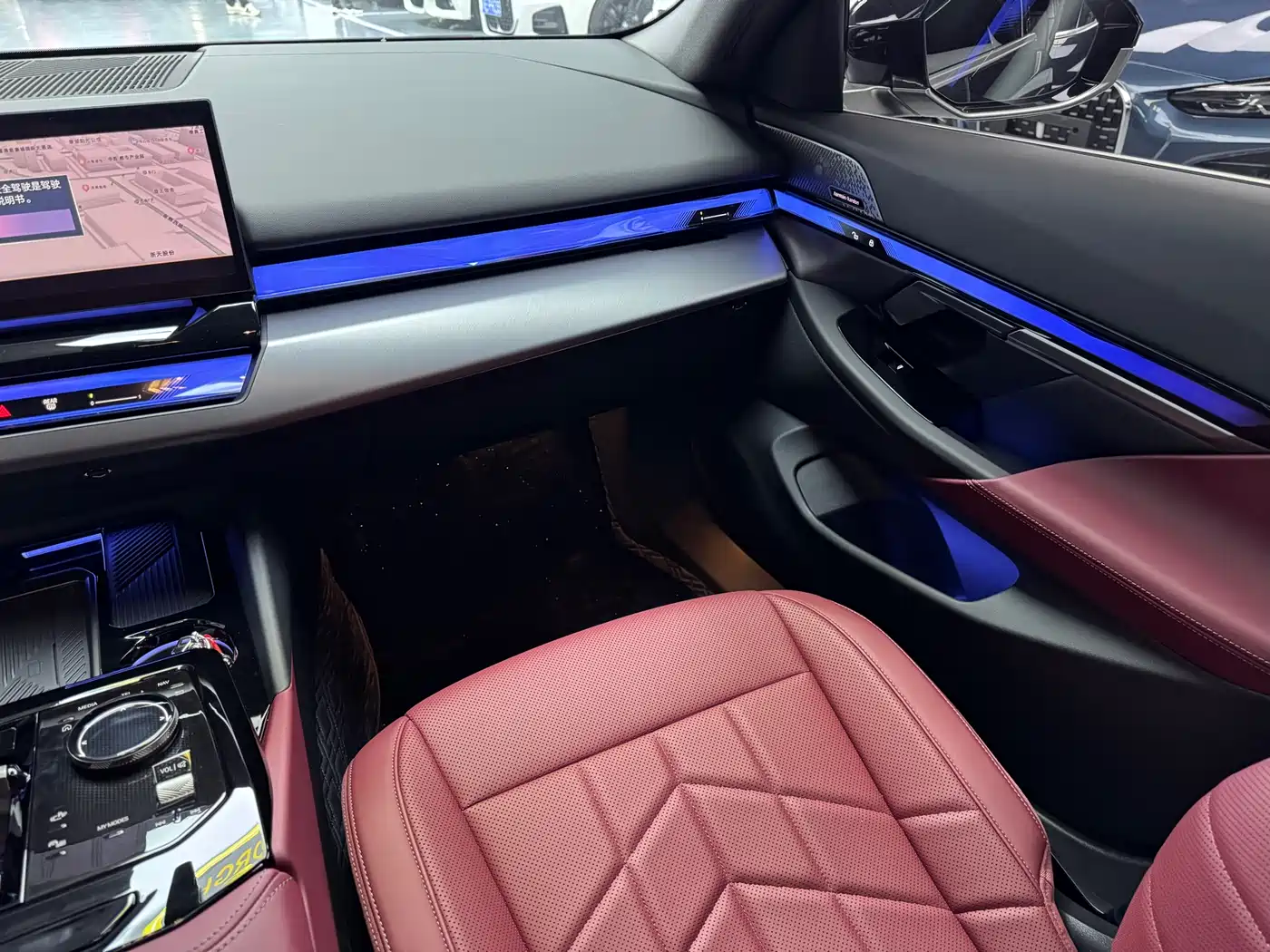BMW 5 Series 2026 530Li Leading Luxury Package фото 8