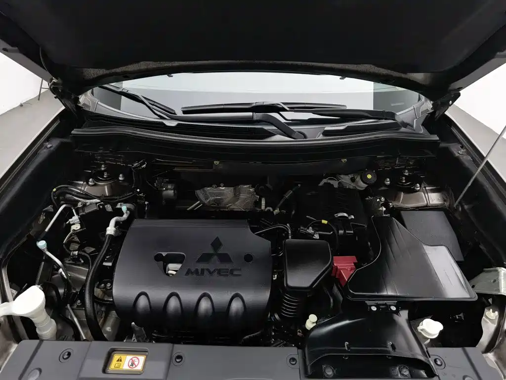 Фото 6 - Mitsubishi Outlander