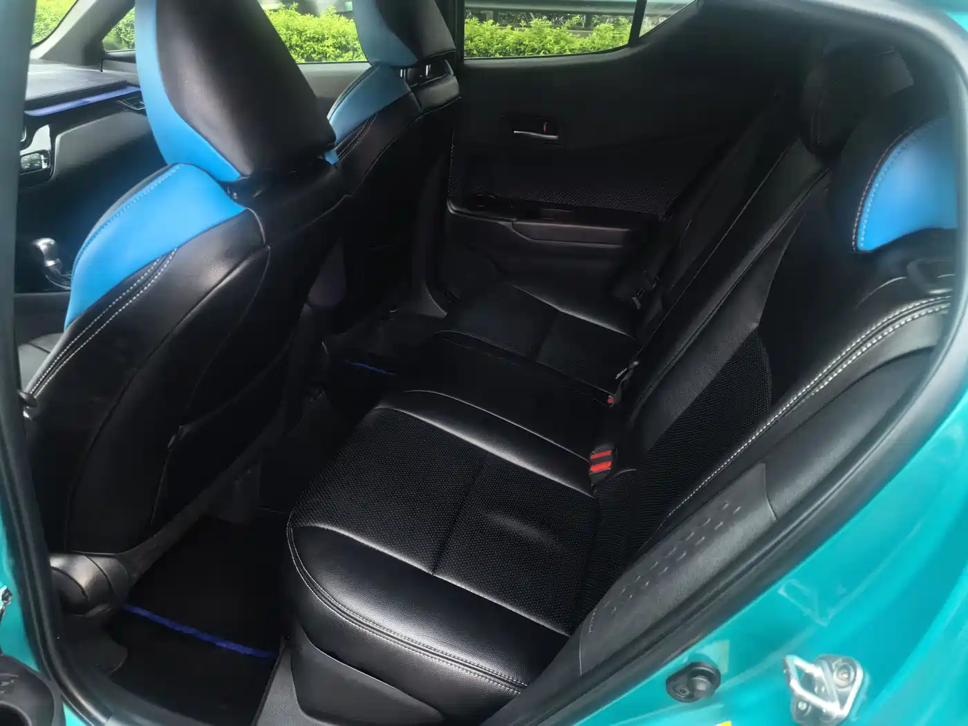 Toyota C-HR 2018 Model 2.0L Luxury Sunroof Version China V фото 3