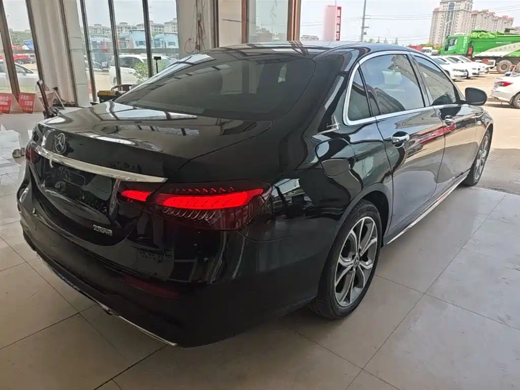 MERCEDES-BENZ E-CLASS