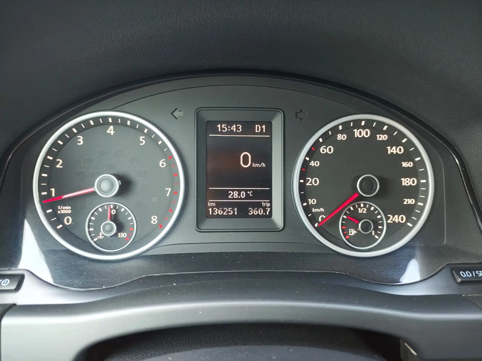 Photo 11 - Volkswagen Tiguan