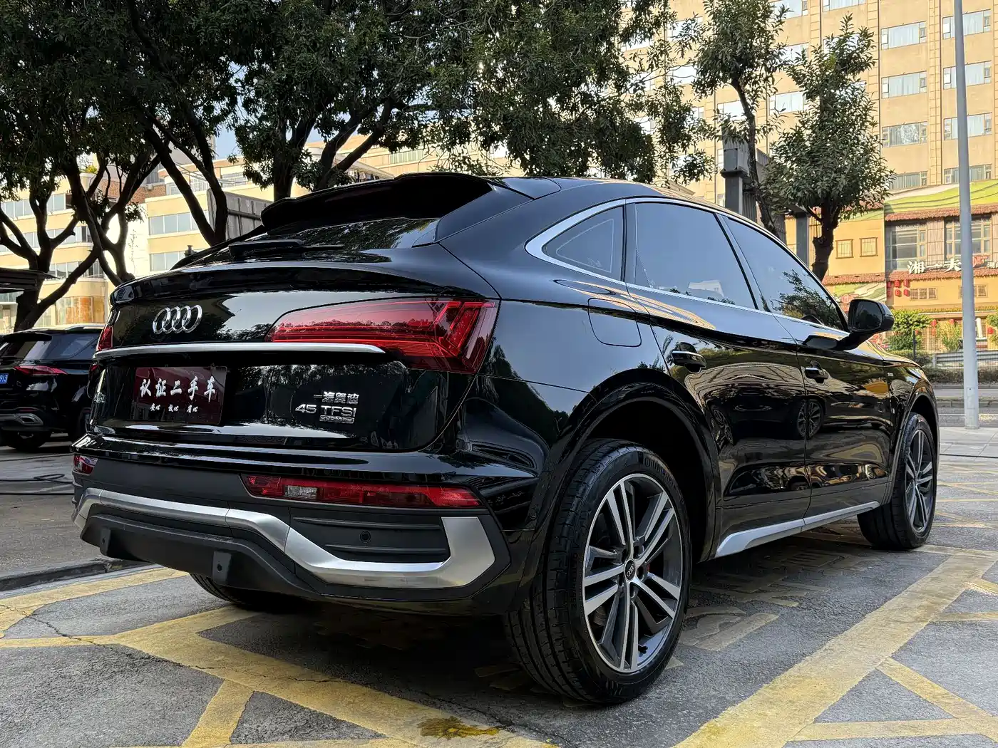 Audi Q5L Sportback 2022 Facelift 45 TFSI Luxury Style фото 3