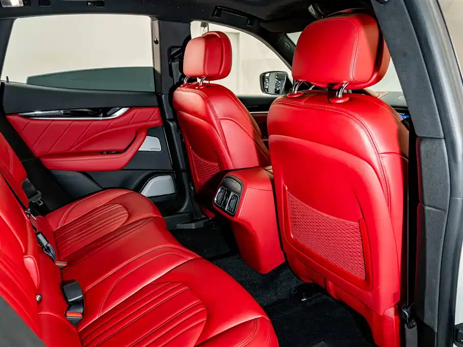 Photo 21 - Maserati Levante
