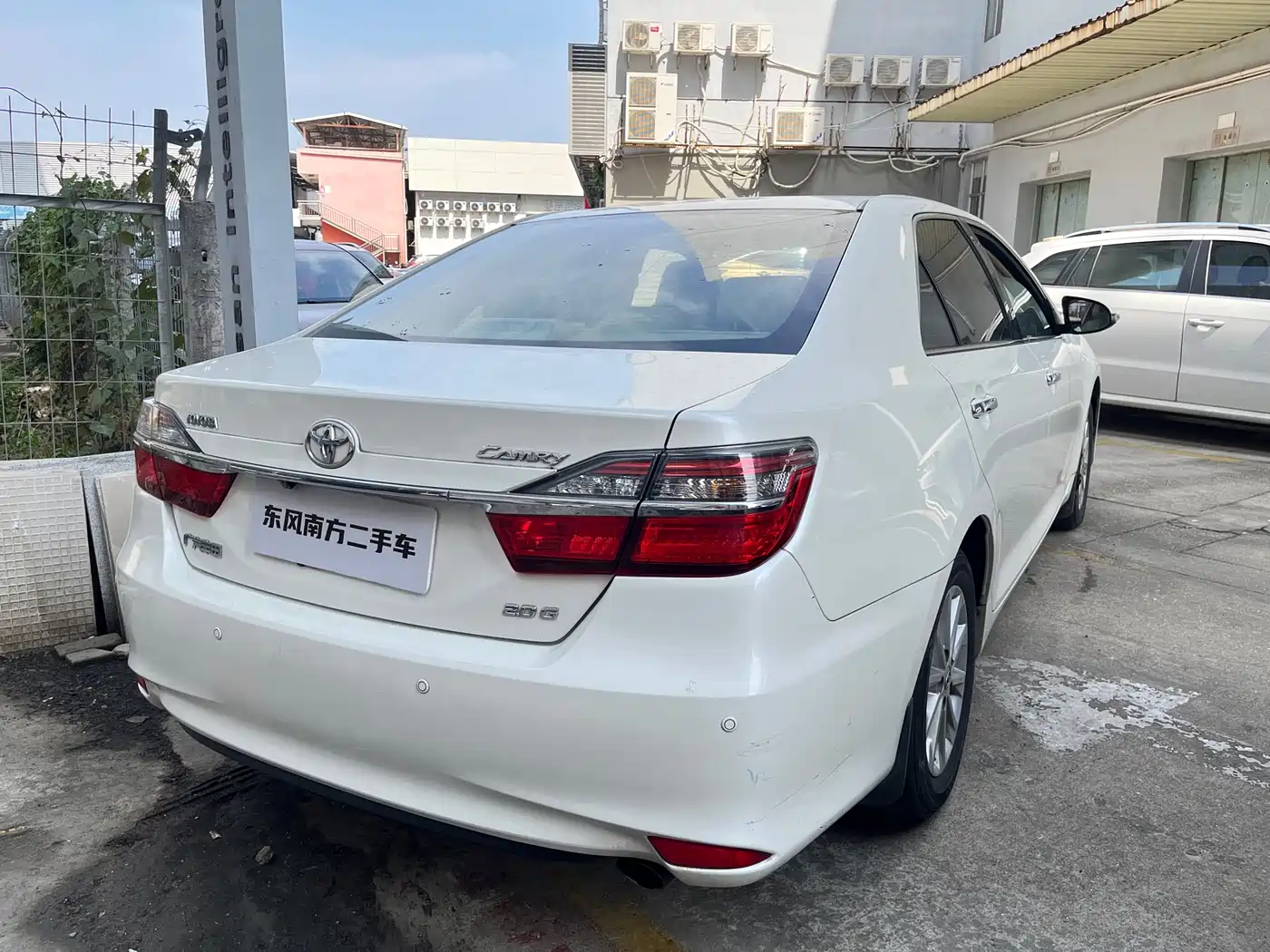 Toyota Camry 2016 2.0G 10th Anniversary Leading Edition фото 4