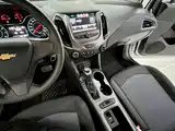 Photo 12 - Chevrolet Cruze