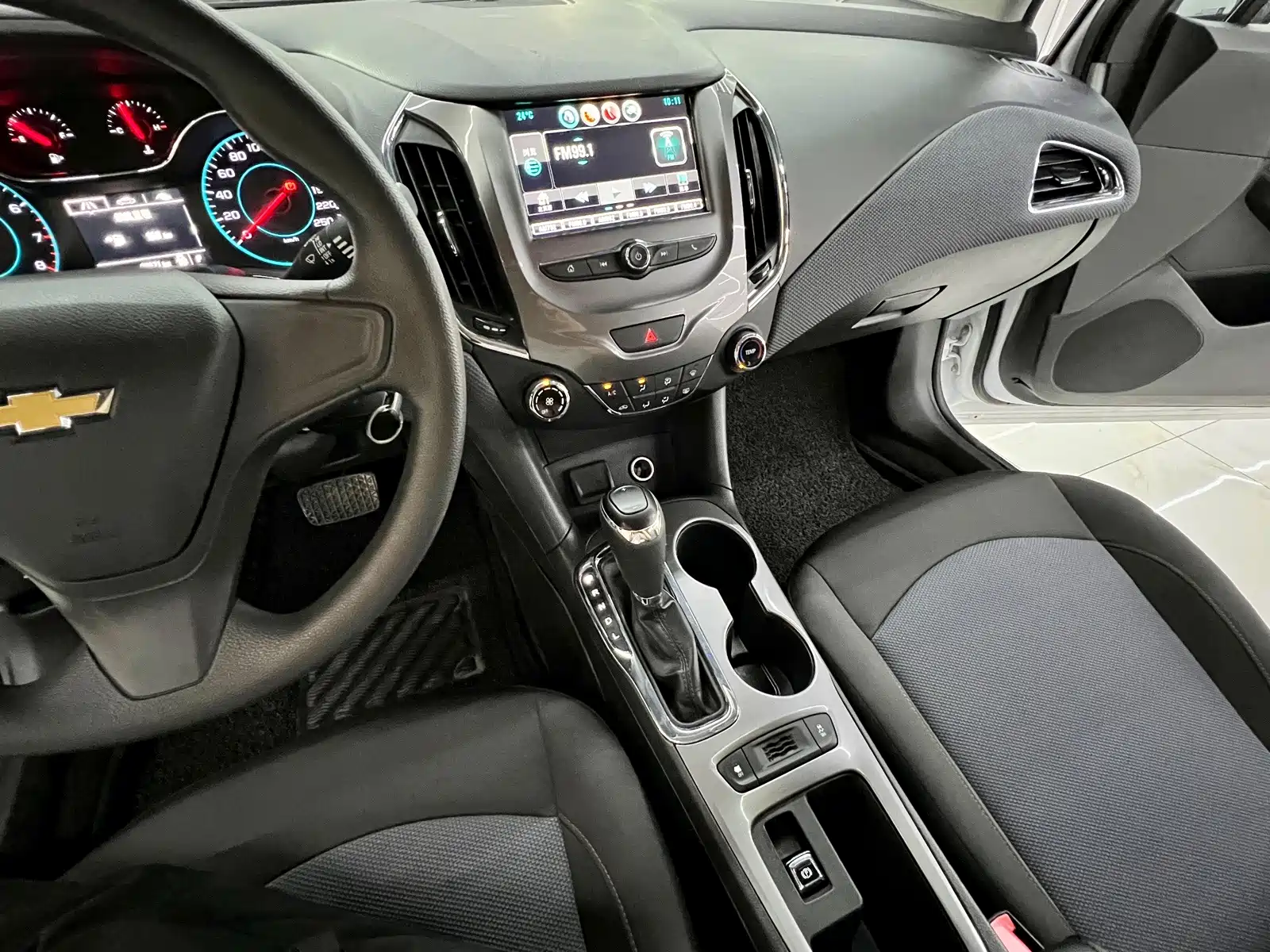 Photo 12 - Chevrolet Cruze