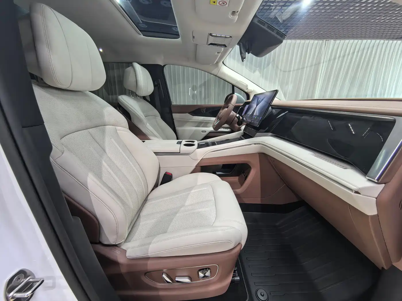 BYD Xia 2025 2025 DM-i 1.5T 180km Surpass Edition
