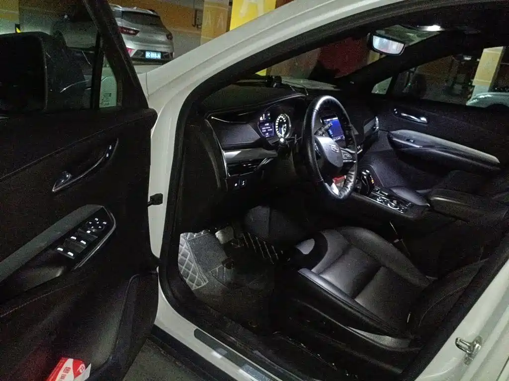 Photo 17 - Cadillac XT4