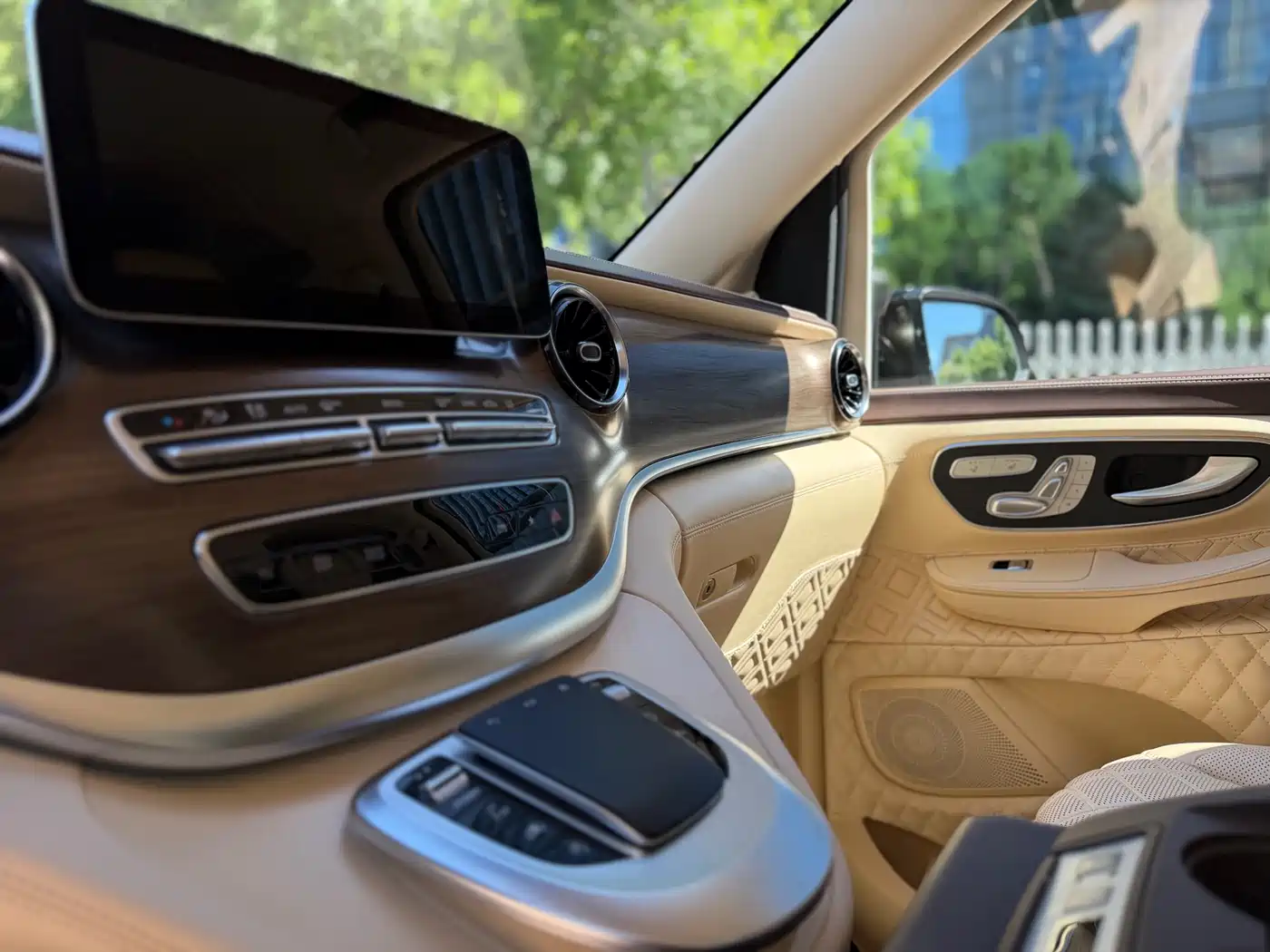 Mercedes-Benz V-Class 2021 V 260 L Long Wheelbase Luxury Edition фото 17