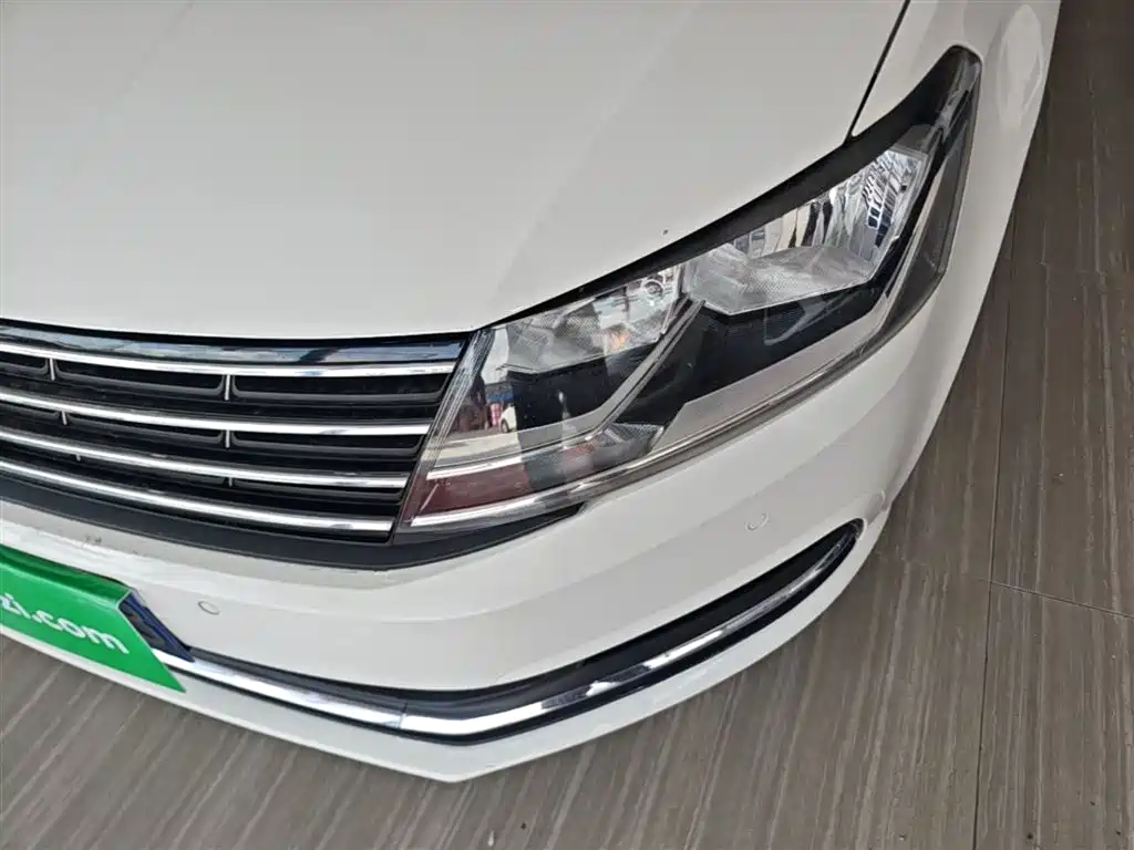 Volkswagen Lavida 2017 1.6L Automatic Comfort Edition фото 24