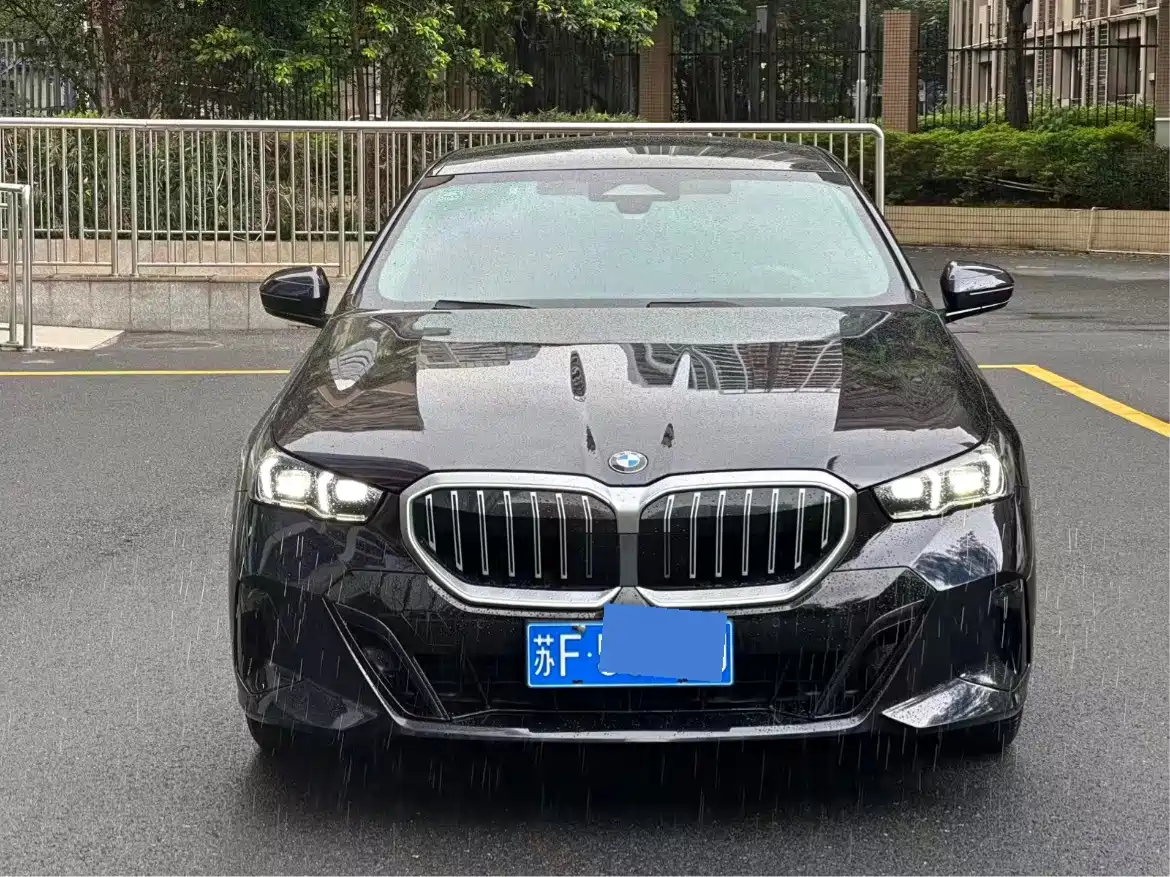 2025 BMW 5 Series (Import)