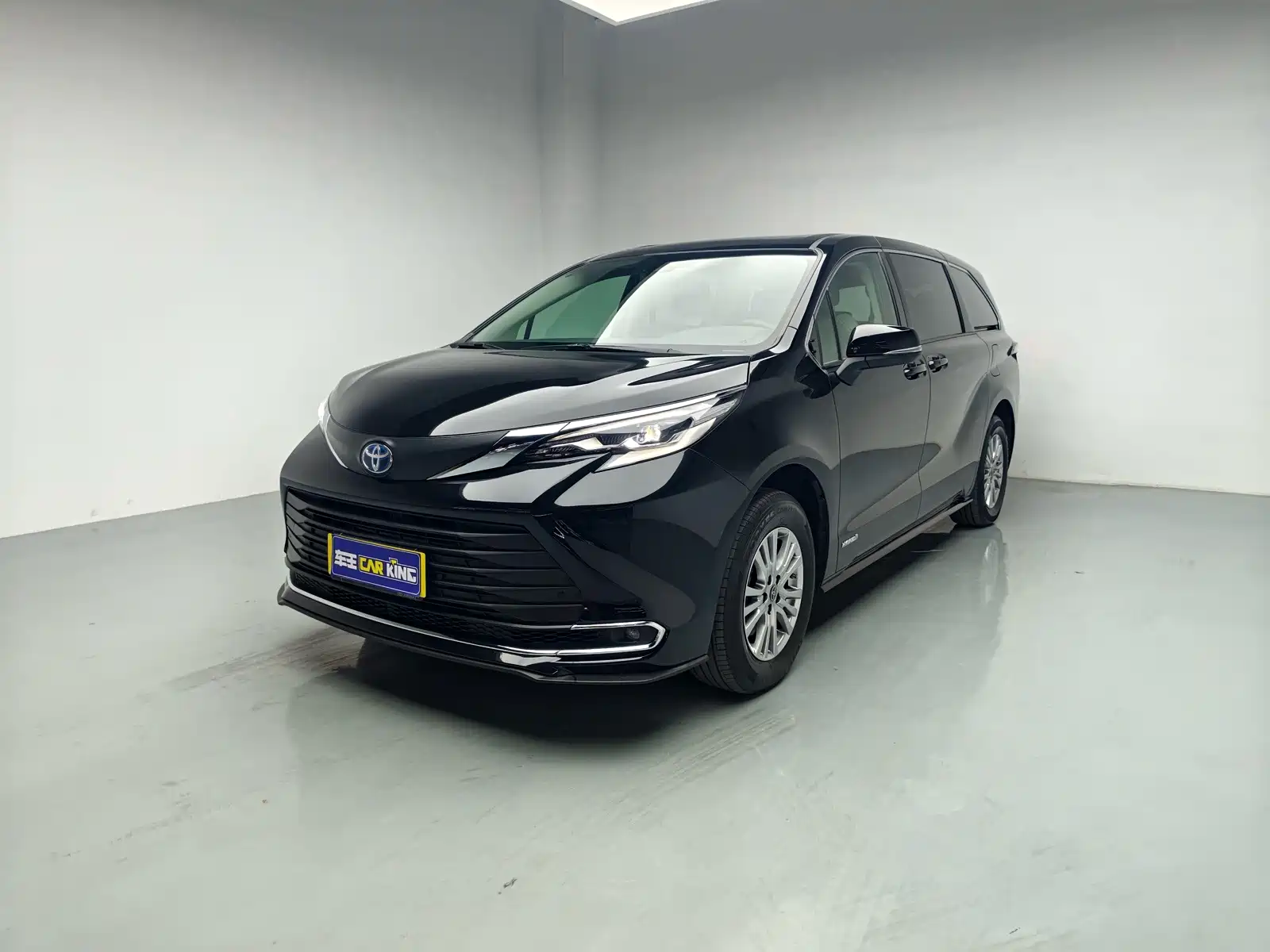 Photo 1 - Toyota Sienna