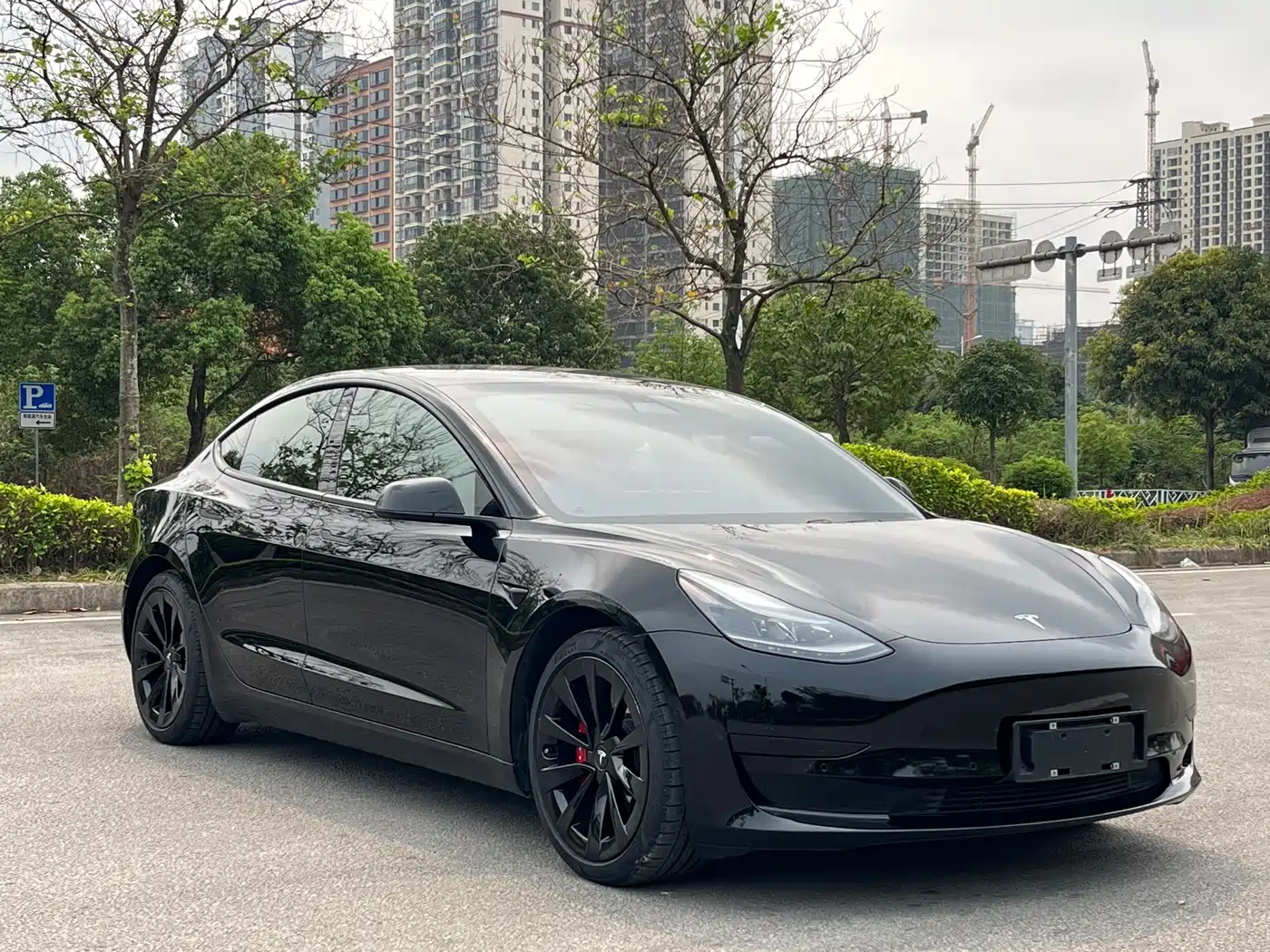 TESLA MODEL 3