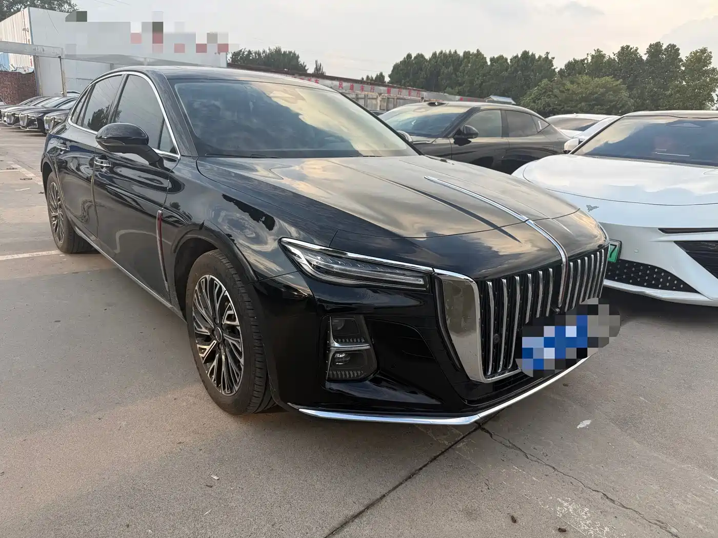 Фото 3 - Hongqi H5
