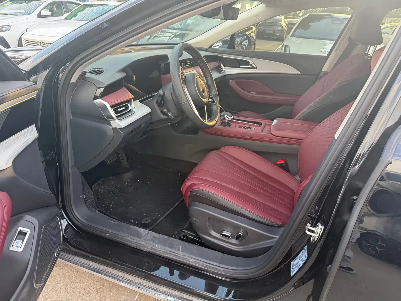 Фото 4 - Hongqi H5