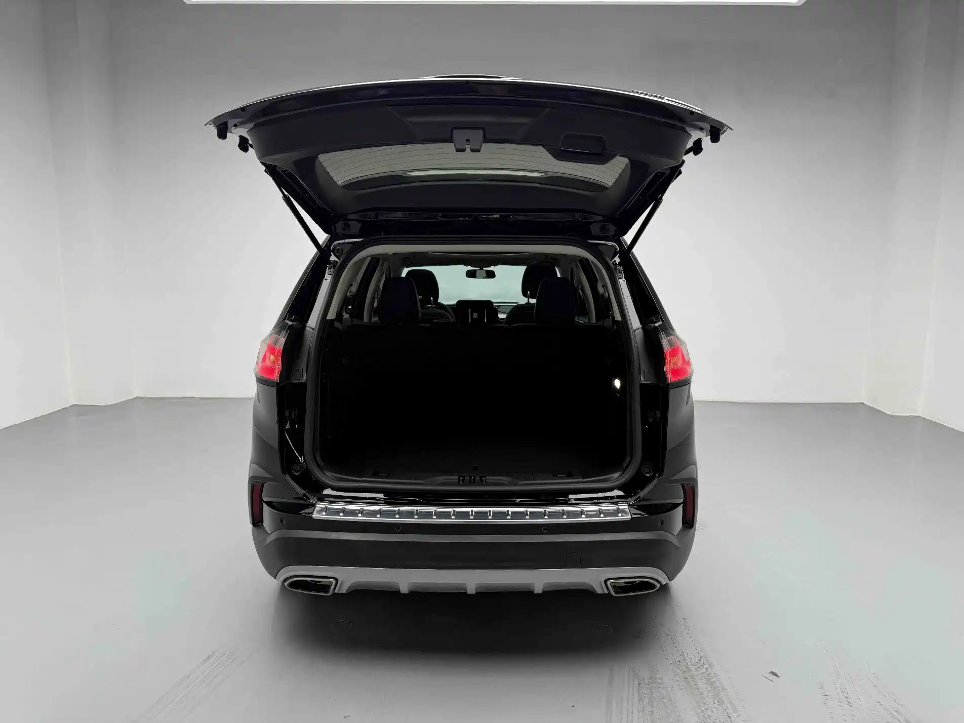 Фото 13 - Ford Edge
