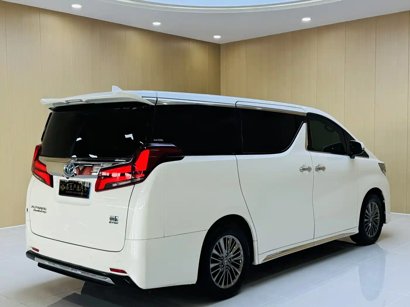 Toyota Alphard 2021 Hybrid 2.5L Premium фото 17