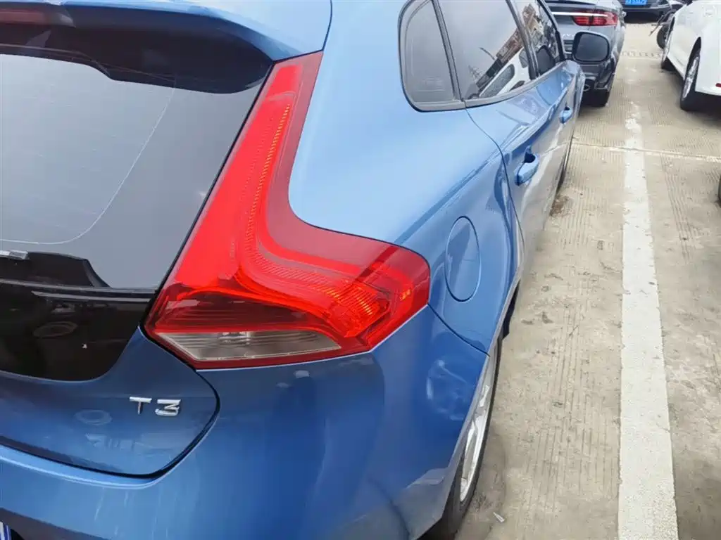 Фото 8 - Volvo V40