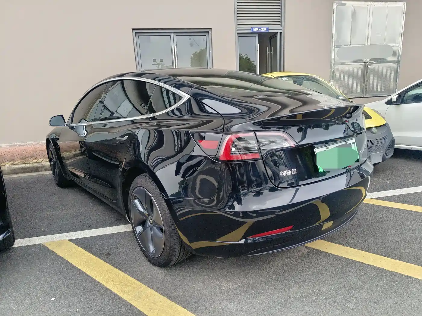 TESLA MODEL 3