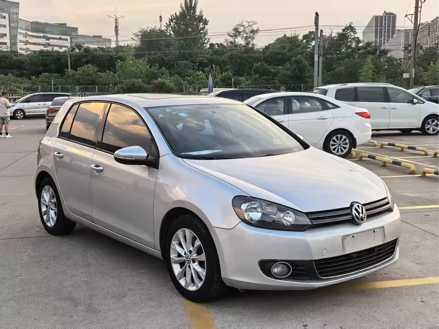 Volkswagen Golf 2012 1.6 Automatic Luxury Edition фото 3