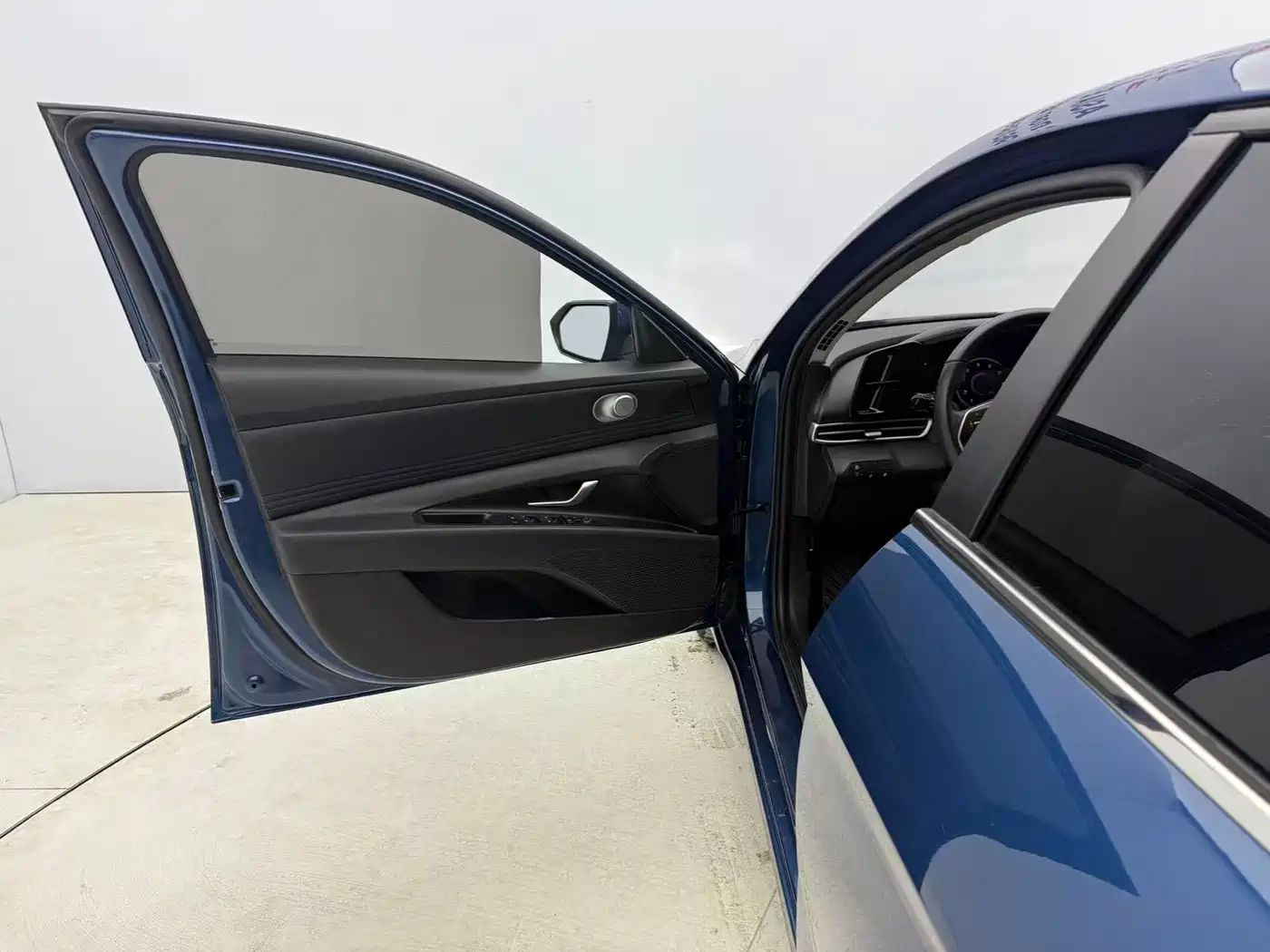 Hyundai Elantra 2022 1.5L CVT GLX Elite Edition фото 13