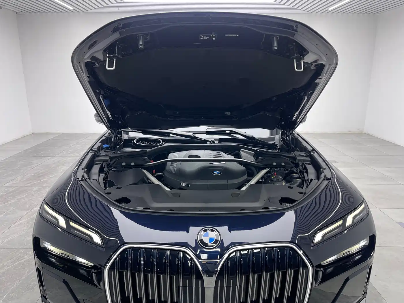 BMW 7 Series 2023 Model 735Li M Sport Package фото 9