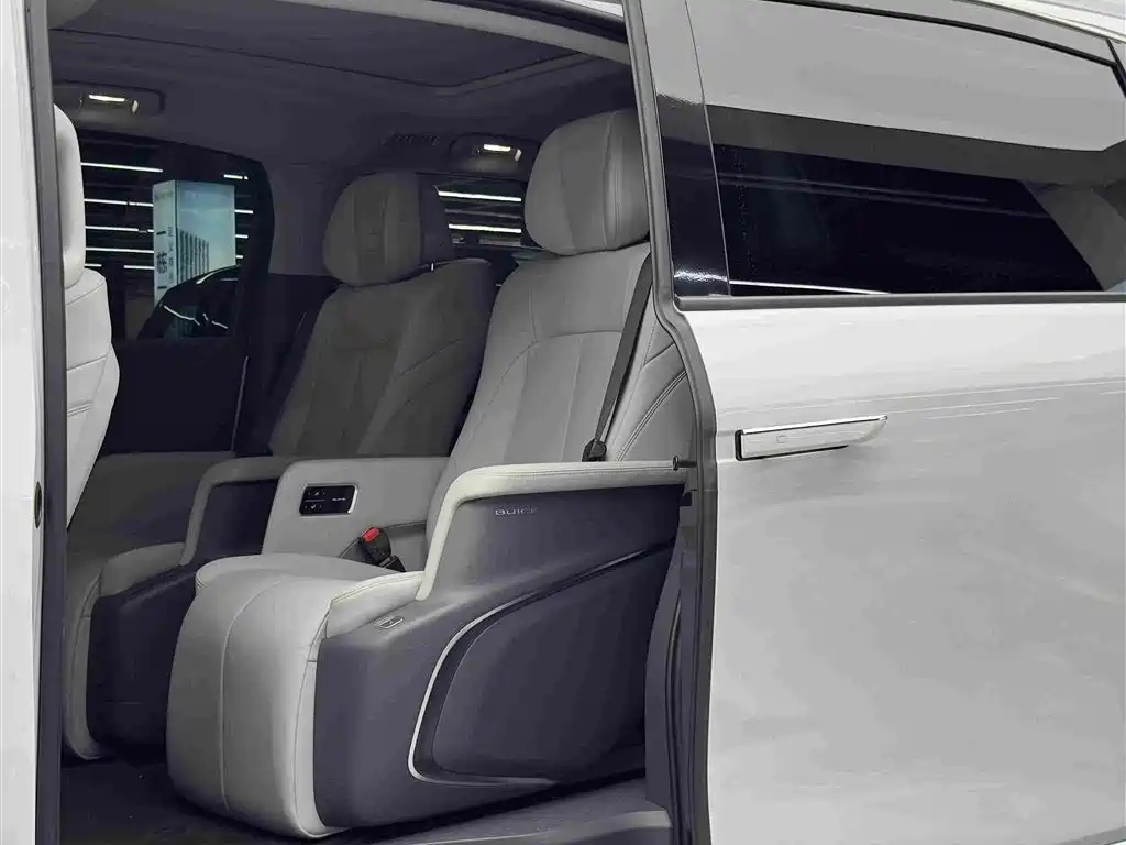 Фото 9 - Buick GL8