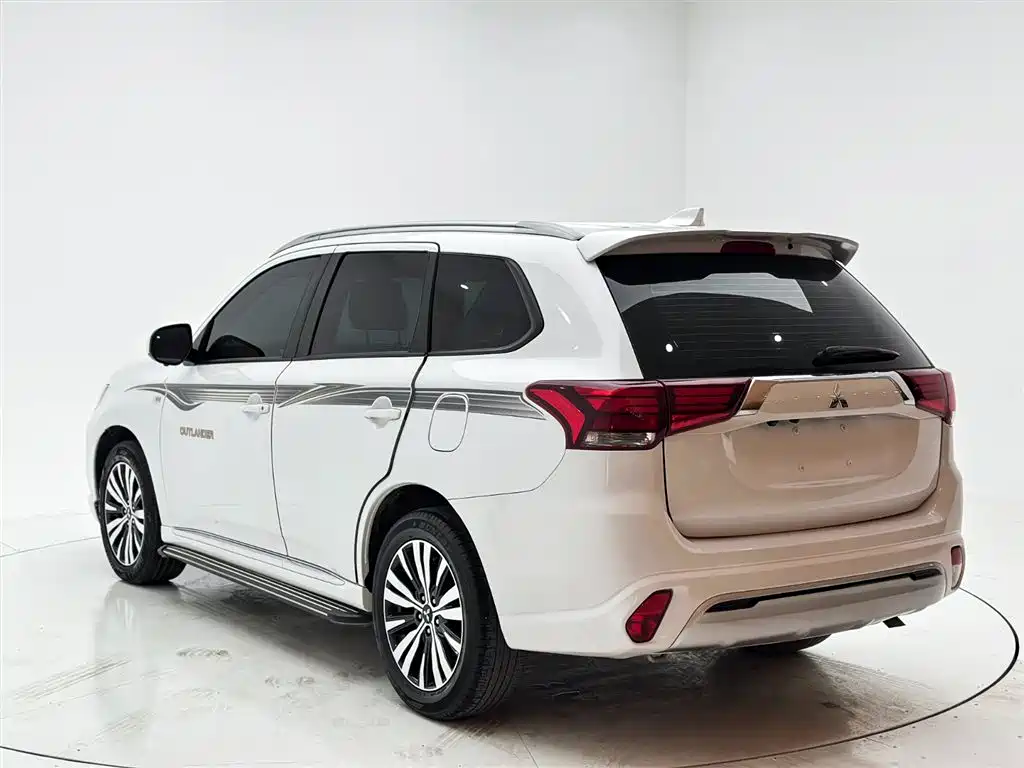 Mitsubishi Outlander 2021 2.0L 2WD Smooth Ride Version 5-Seater фото 4