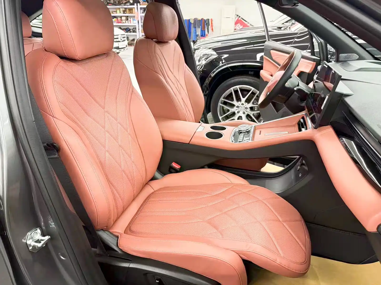 Фото 16 - Geely Boyue REV