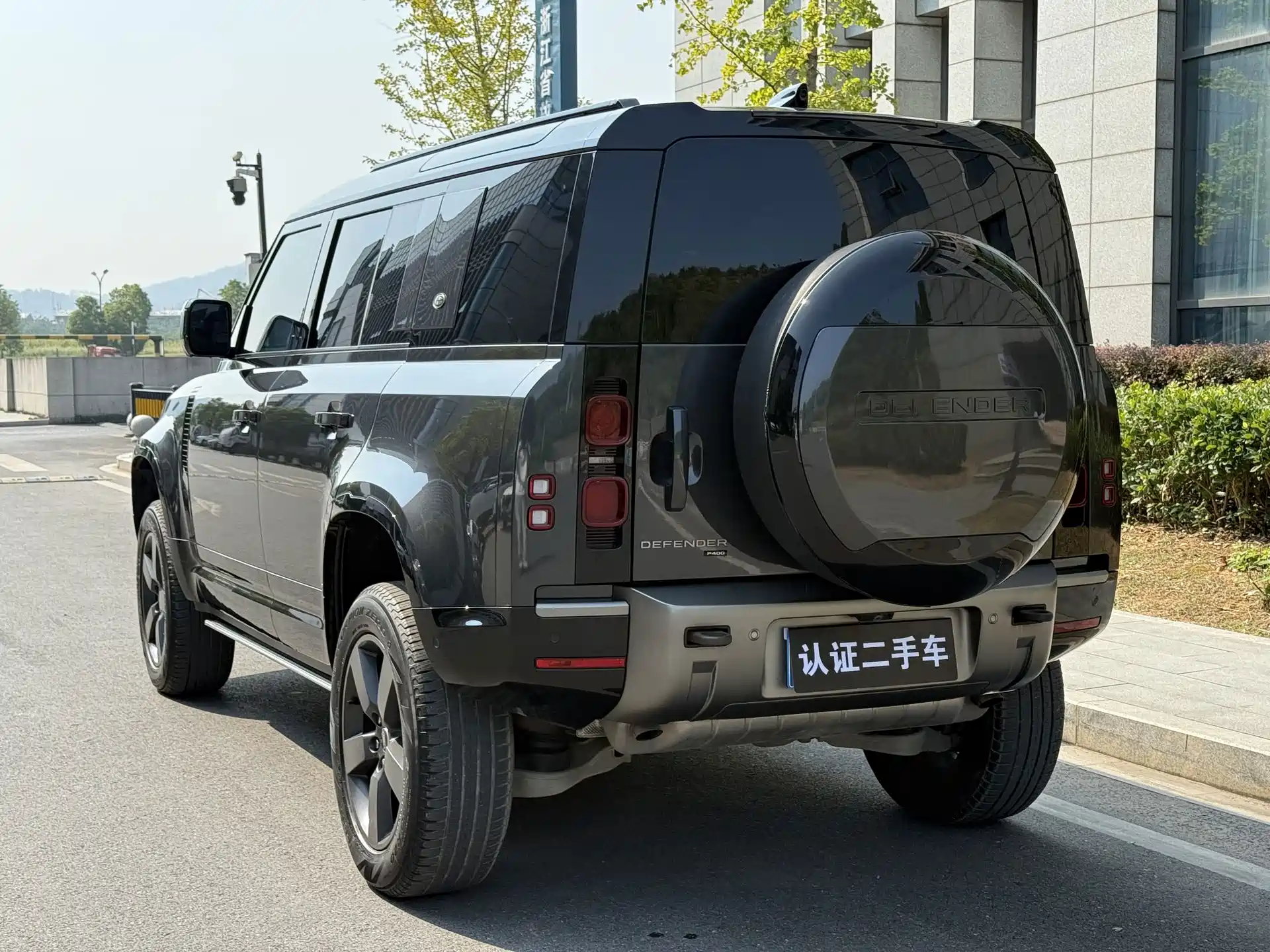 Photo 4 - Land Rover Defender
