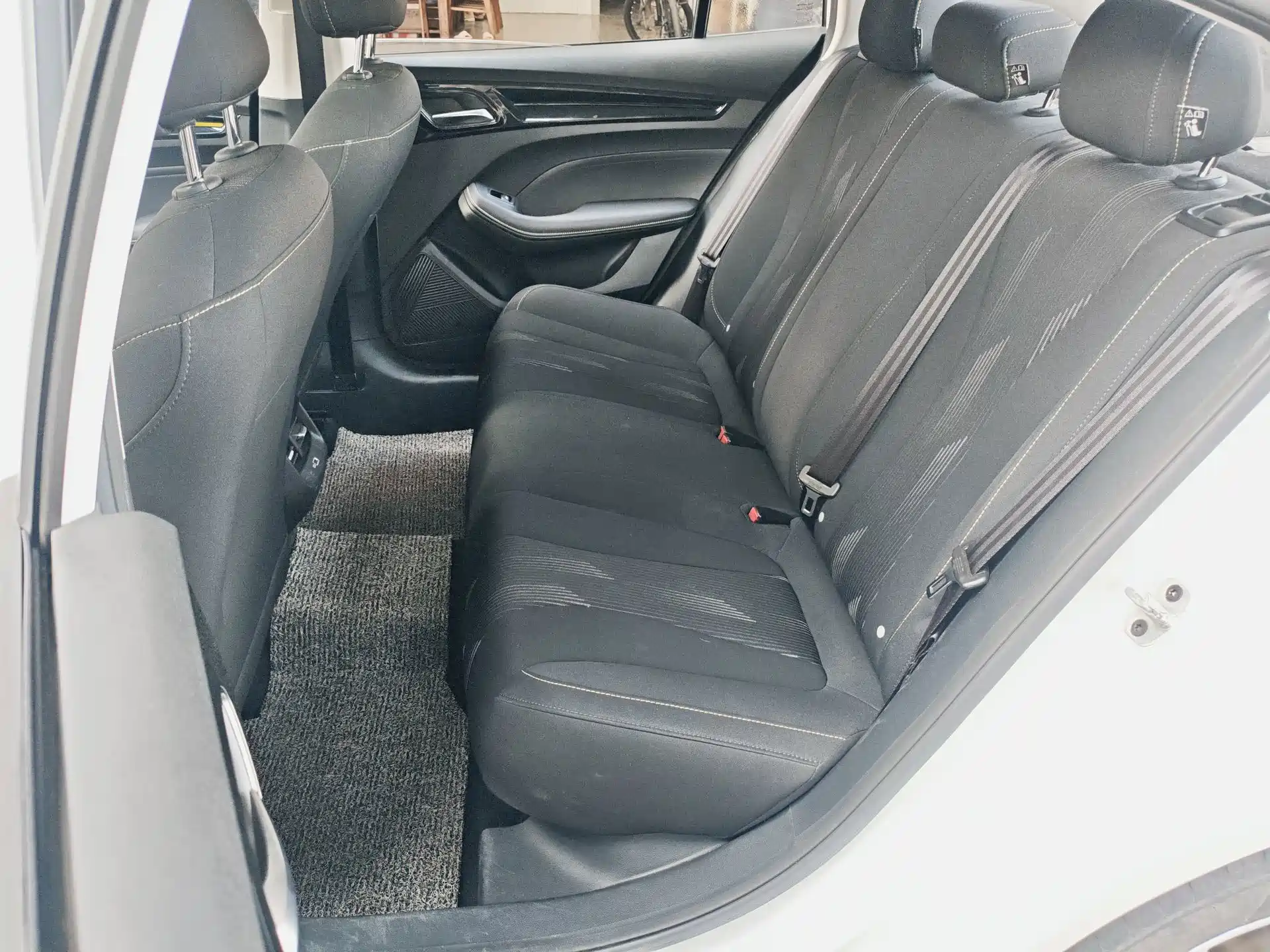 Фото 6 - Roewe i5