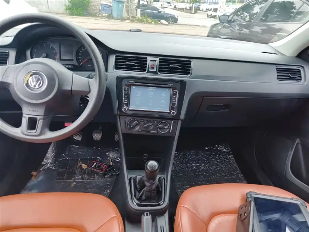 Volkswagen Santana 2015 1.4L Manual Trend Edition фото 13