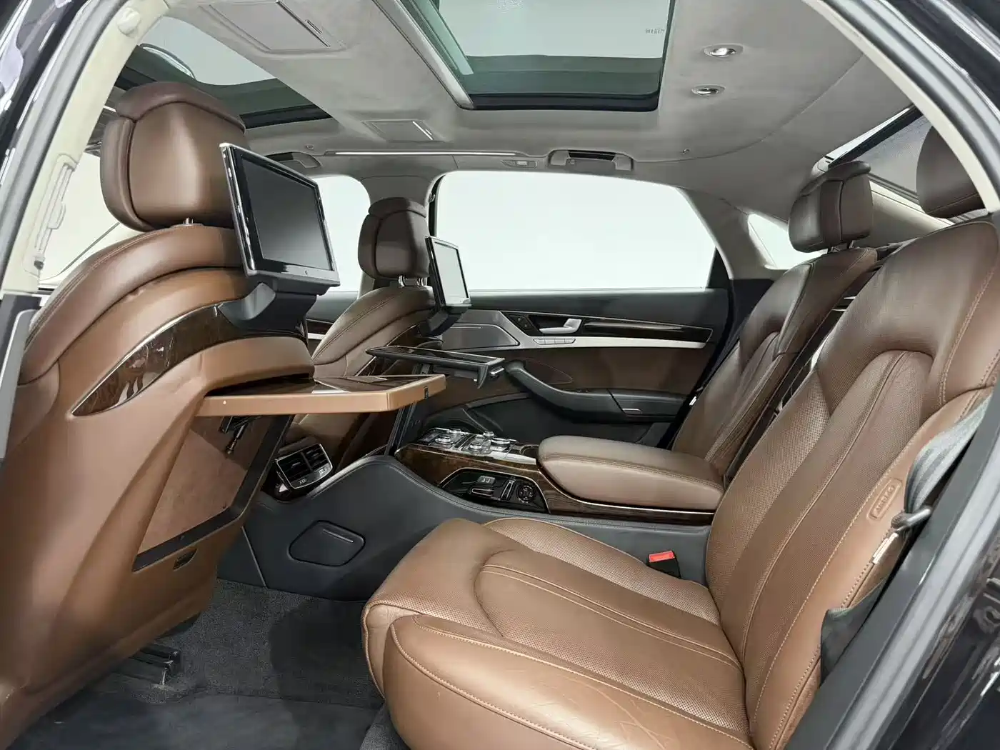 Photo 5 - Audi A8