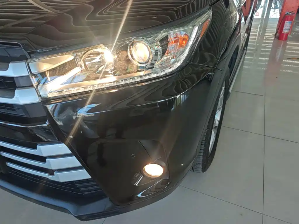 Фото 24 - Toyota Highlander