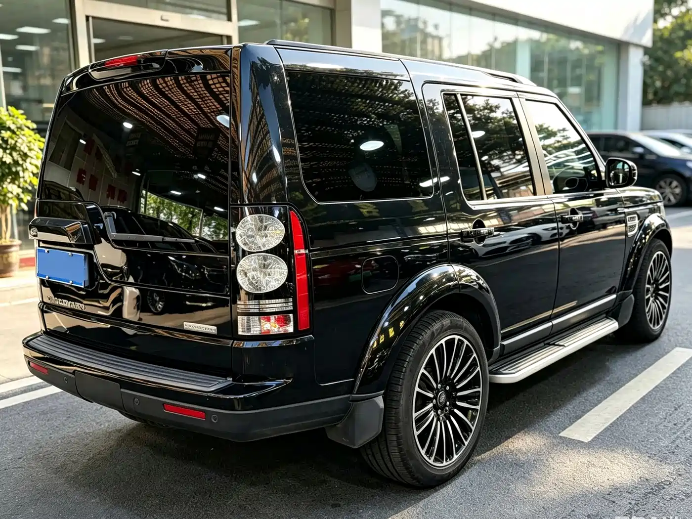 Photo 3 - Land Rover Discovery