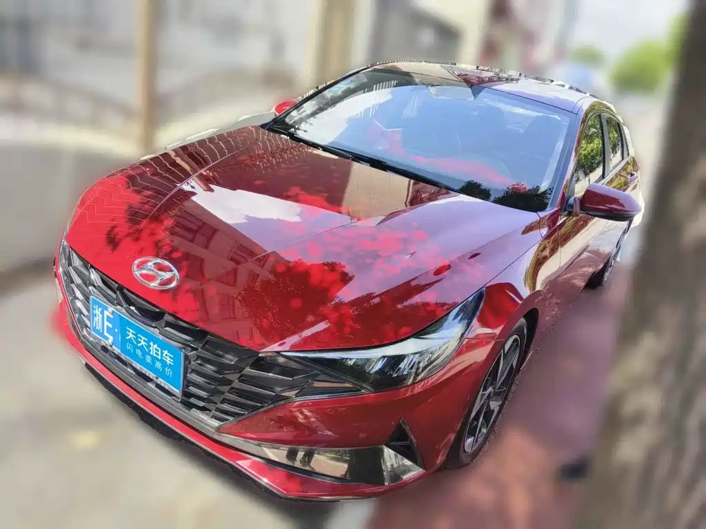 Фото 1 - Hyundai Elantra