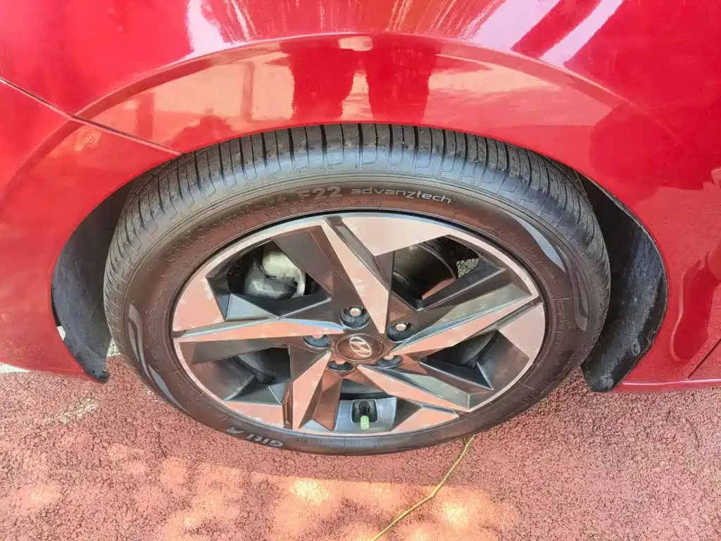 Фото 6 - Hyundai Elantra